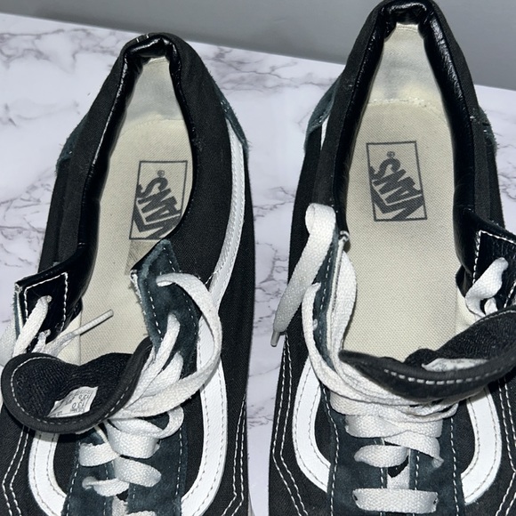 Vans Old Skool Shoes - Picture 4 of 6
